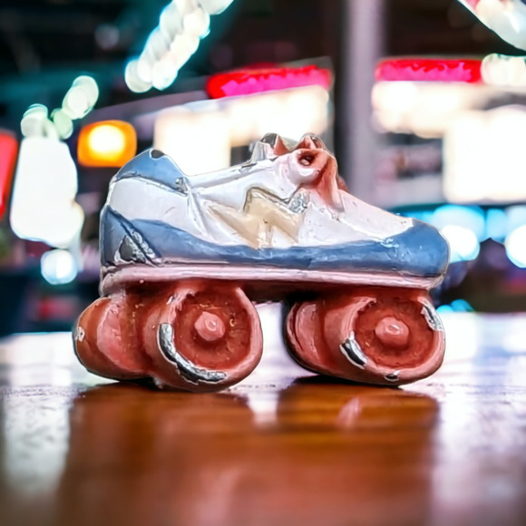 Jewelry - Roller Skate Lightning Bolt Blue White Red Wheels Vintage Hat Lapel Pin